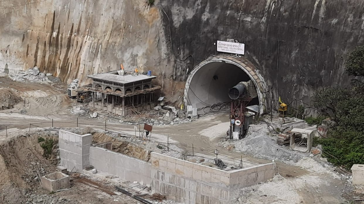 Silkyara Tunnel Uttarkashi 60 meters of debris spread in Silkyara tunnel was removed Uttarakhand News