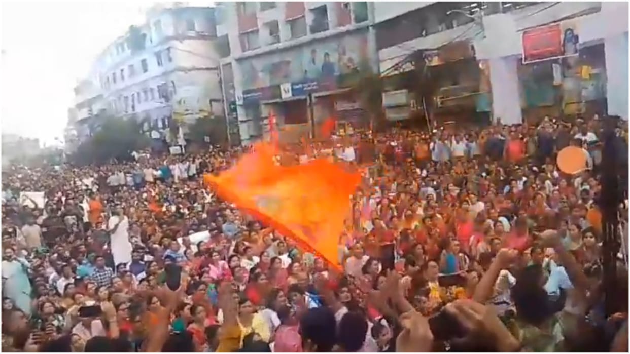 Hindus protest against the attacks in Bangladesh, said- interim government is not able to provide security