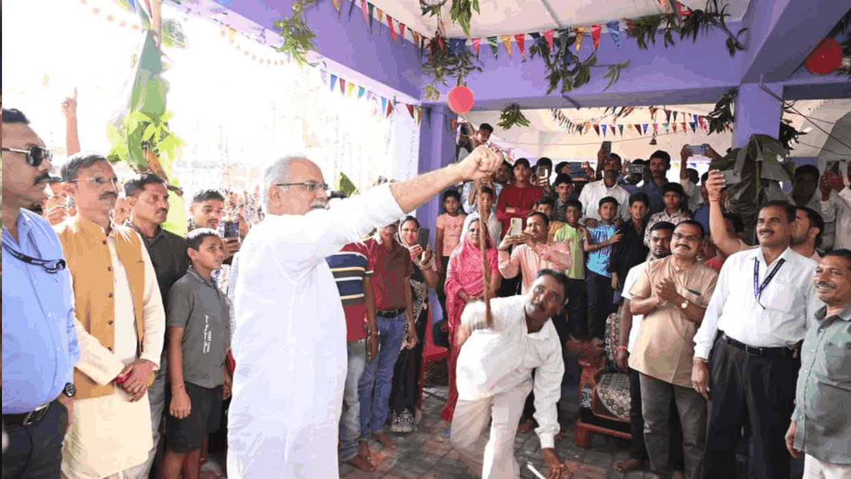 Former CM Baghel reached Janjgiri village to follow tradition Sota on second day of Diwali
