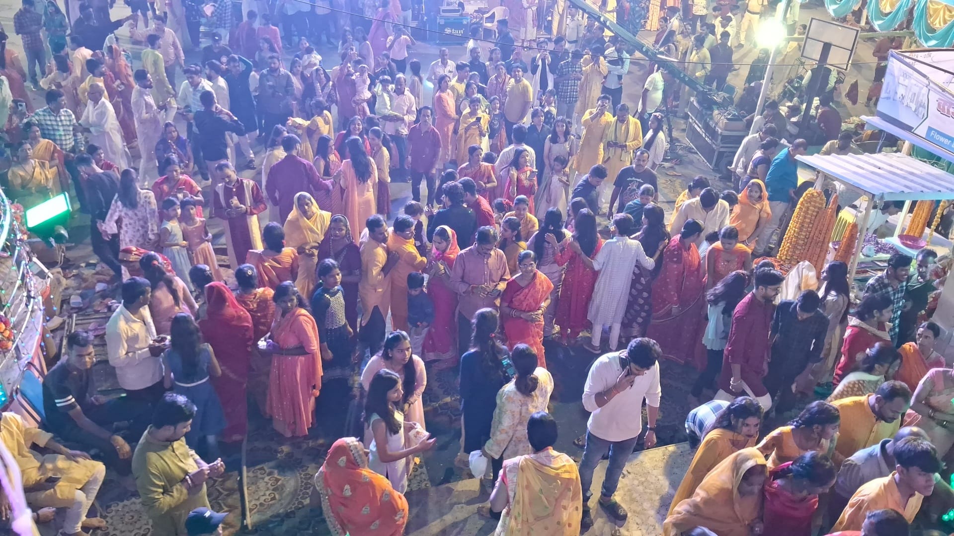 Diwali 2024 huge crowd of devotees gathered at Lakshmi and Ganesha temples on Diwali Muzaffarpur