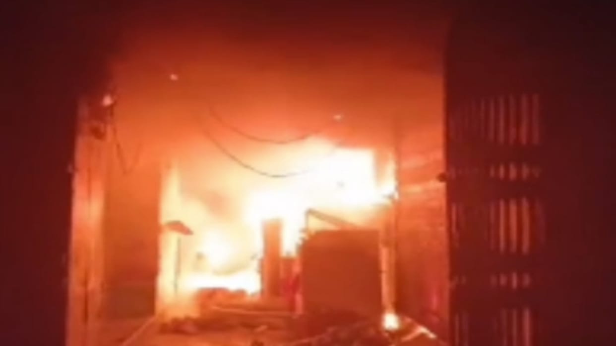 Bihar News Fire breaks out in hardware shop in Begusarai property worth more than 15 lakhs damaged