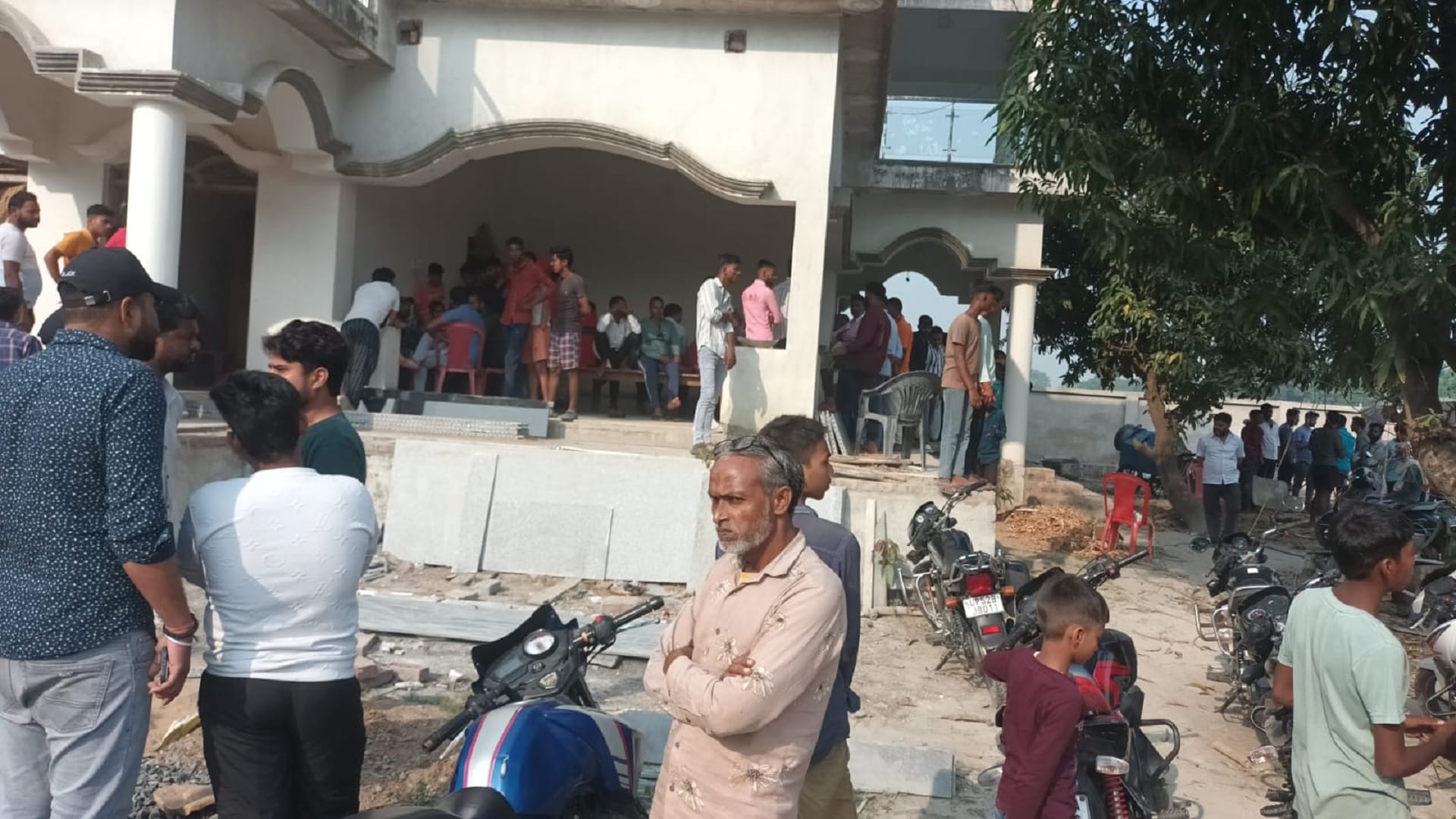 liquor smuggler and village head murdered in Deoria