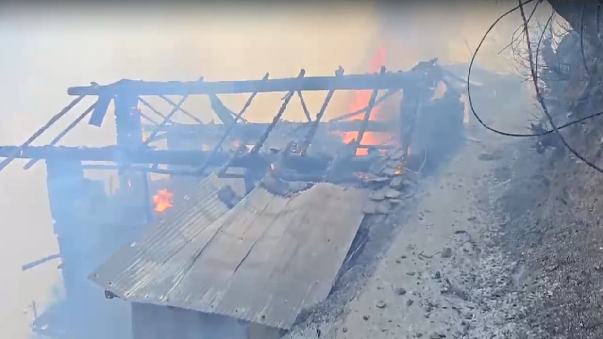 Fire in Bharmour, two houses reduced to ashes, 12 sheep and goats tied in cowsheds also scorched
