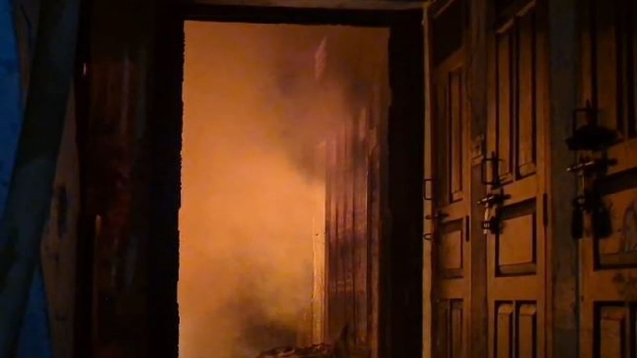 huge fire broke out in warehouse due to the spark of firecrackers in Pilibhit