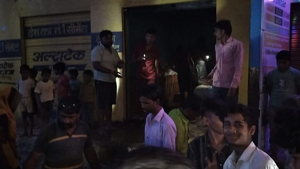 Fire broke out in a grocery warehouse in Sakit Etah