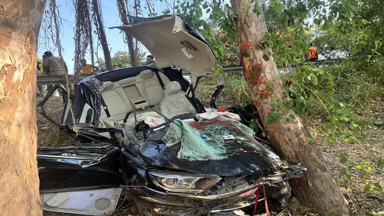 खबर शहर , Hathras Road Accident: कार डिवाइडर से टकराकर पलटी, महिला व मासूम समेत चार की मौत, चार घायल – INA