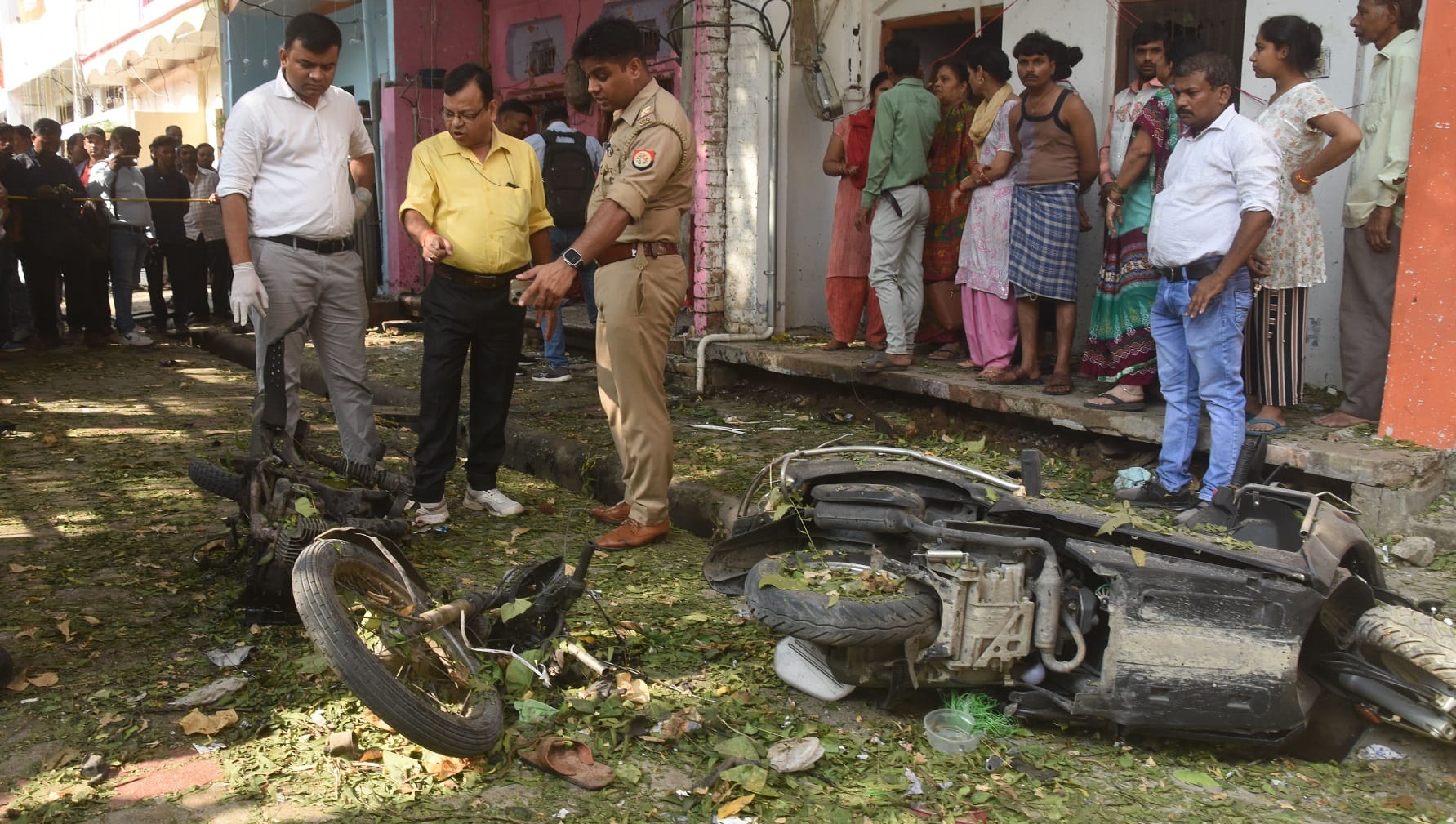 Kanpur Blast Explosion reverberated one KM away blood stains found up to 40 meters heart trembled in accident