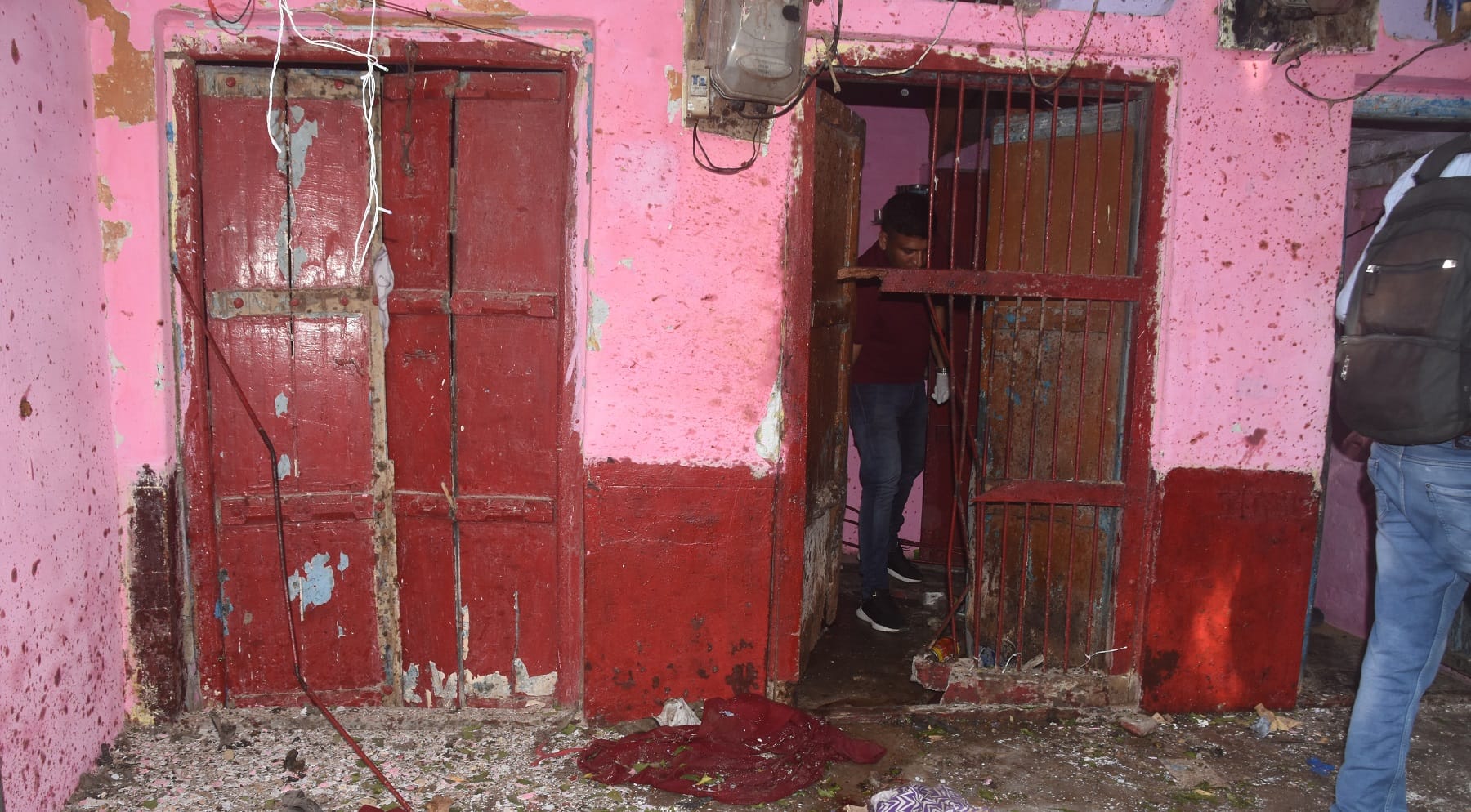 Kanpur Blast Explosion reverberated one KM away blood stains found up to 40 meters heart trembled in accident