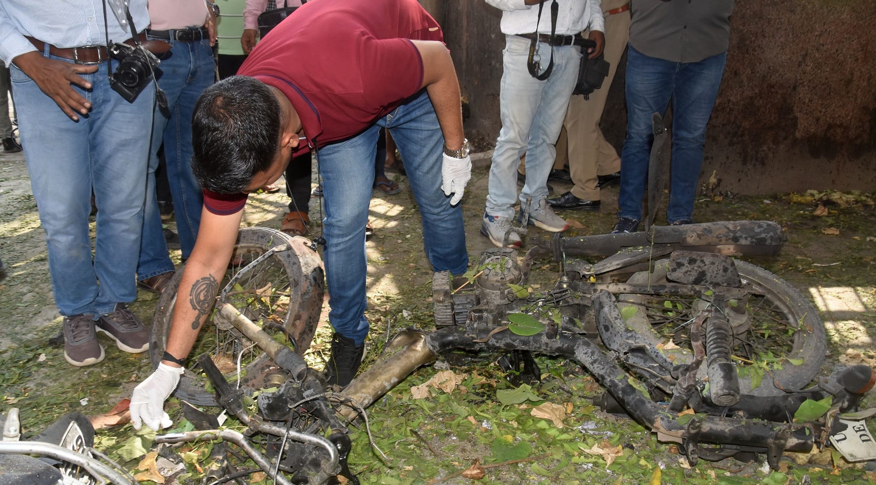 Kanpur Blast Explosion reverberated one KM away blood stains found up to 40 meters heart trembled in accident