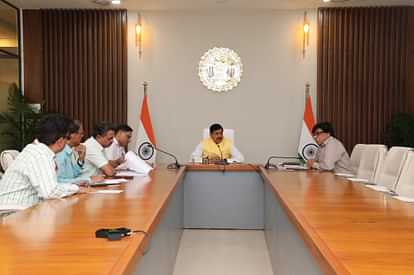 MP News: सीएम ने ली आपातकालीन बैठक, उमरिया में हाथियों की मौत की जांच के लिए उच्चस्तरीय दल भेजने के निर्देश MP News: Low tax emergency meeting, instructions to send high level team to investigate death of elephants in