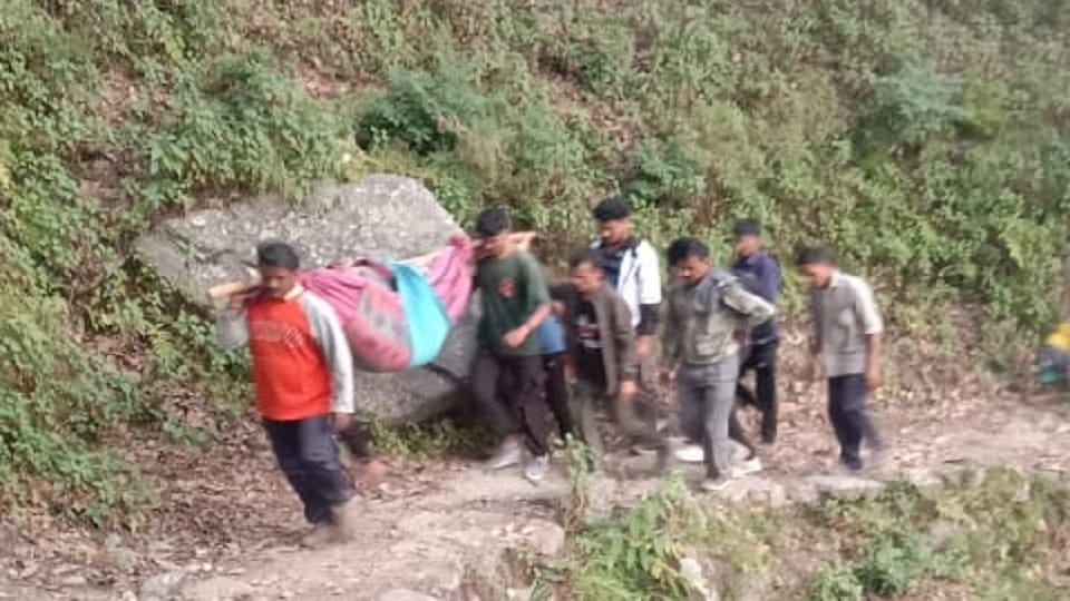 Villagers tied the patient to a stick and brought him 15 km on foot in champawat