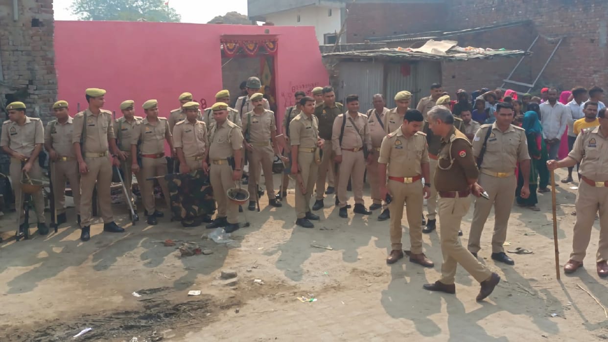 many people were crushed by a tractor due to a dispute over a case In Hapur