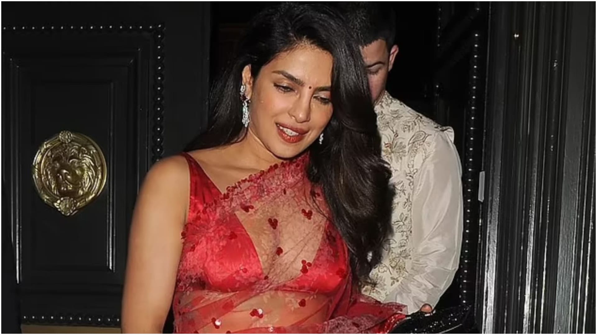 Priyanka Chopra mother got angry for playing Sonia Kapoor in Aitraaz threatened to throw her out of the house