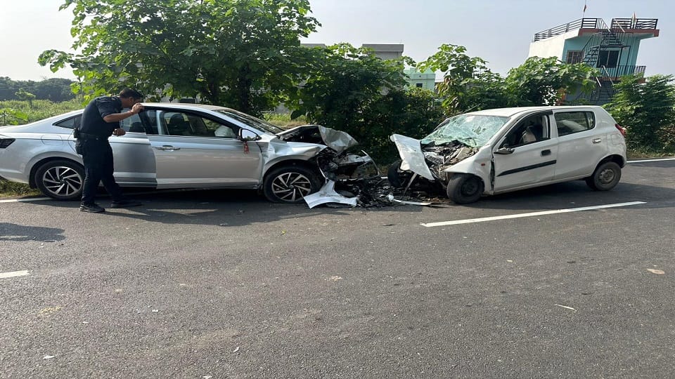 Mother and son die in collision between two cars in haldwani