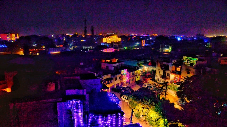 Diwali 2024 lot of fireworks in Agra lamp of happiness will burn even today