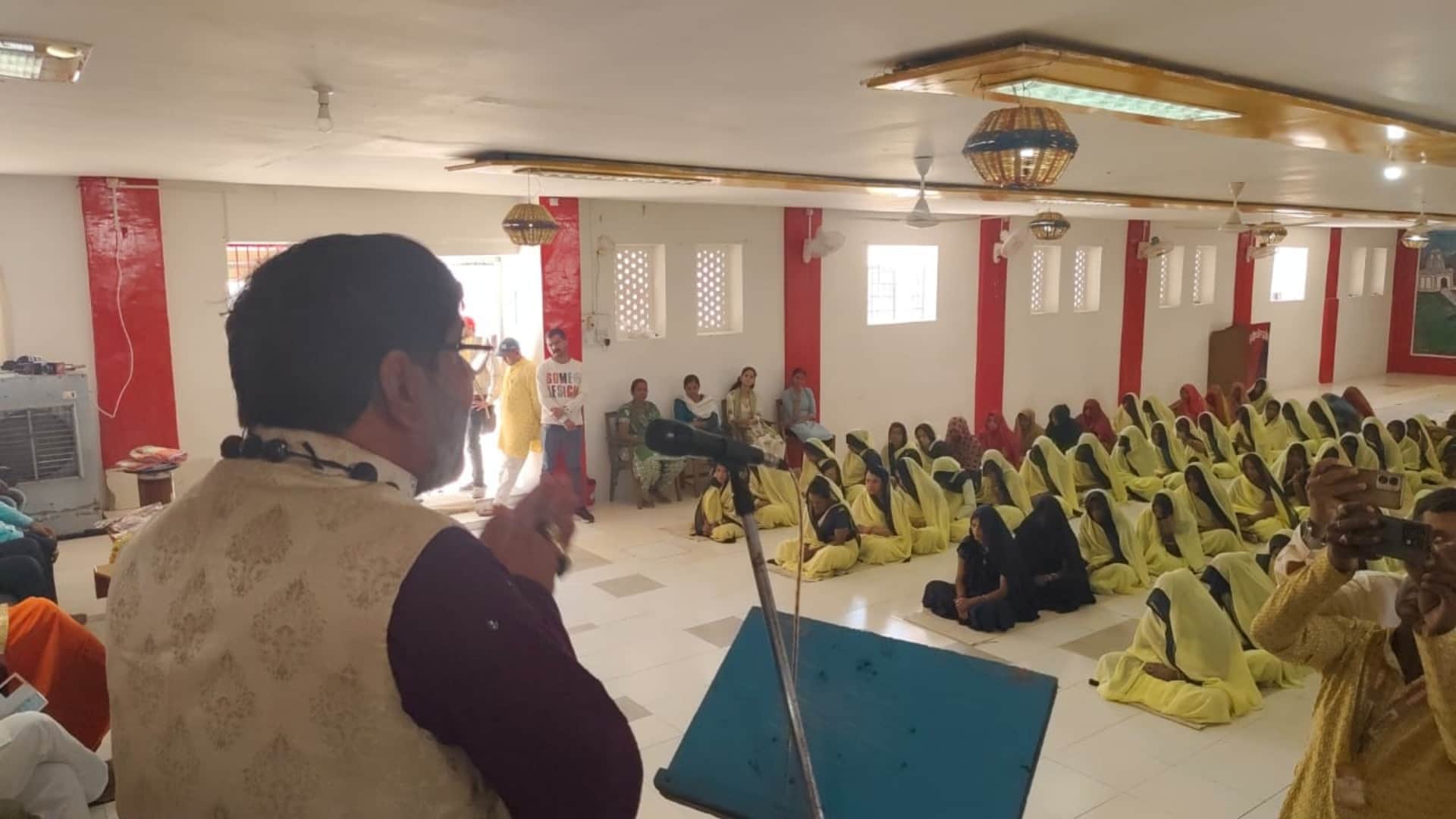 Ujjain: Women prisoners in Bhairavgarh jail celebrated Diwali with determination, Krishna Guruji Umesh Nath