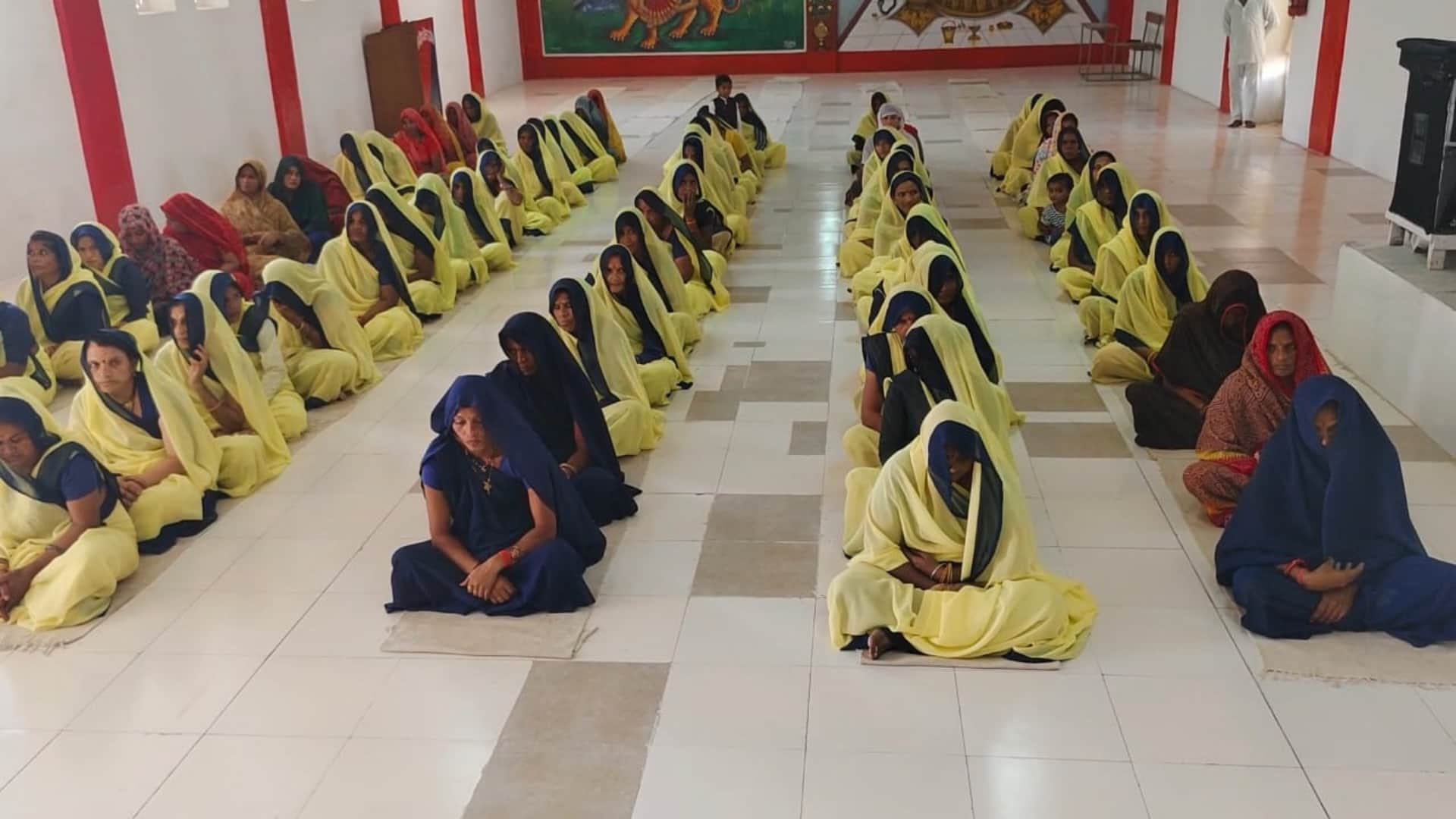 Ujjain: Women prisoners in Bhairavgarh jail celebrated Diwali with determination, Krishna Guruji Umesh Nath
