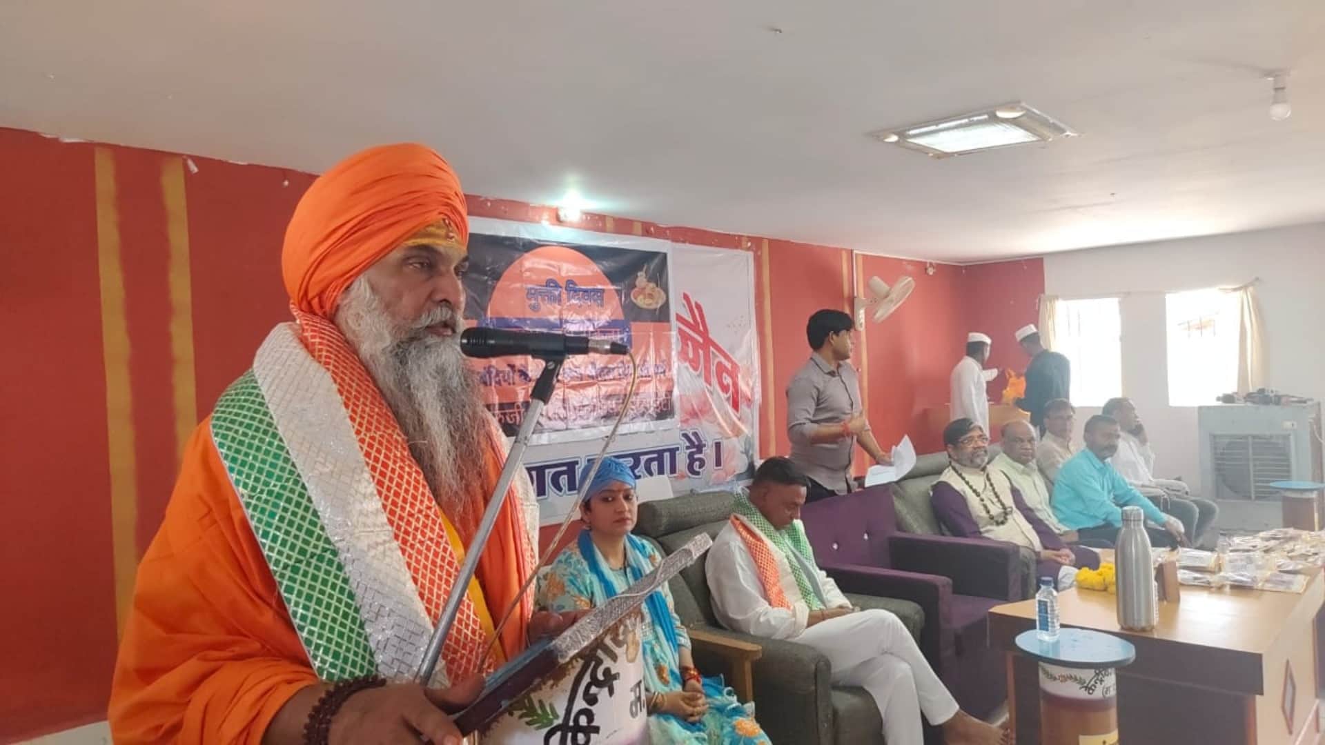 Ujjain: Women prisoners in Bhairavgarh jail celebrated Diwali with determination, Krishna Guruji Umesh Nath