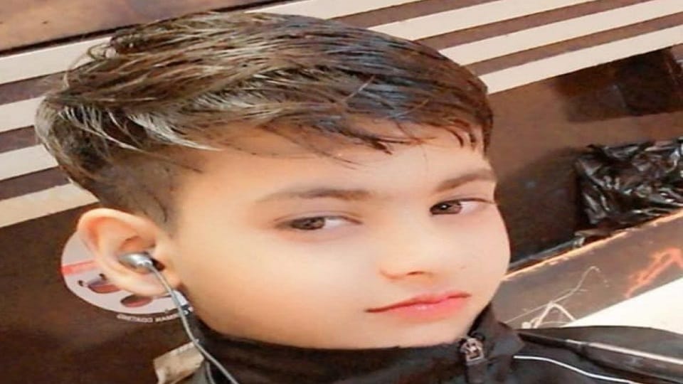 Saharanpur: As soon as it was set on fire, a firecracker burst into the neck of a 10 year old child, died