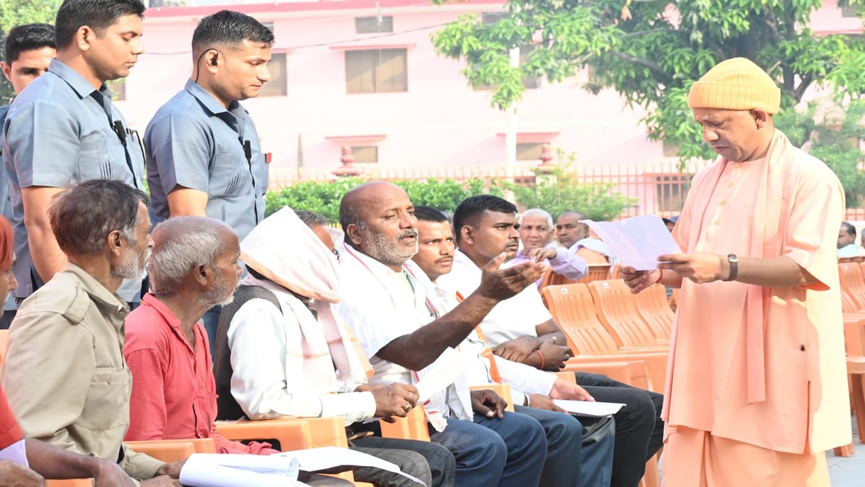 Chief Minister Yogi Adityanath heard problems of 200 people in Janta Darshan