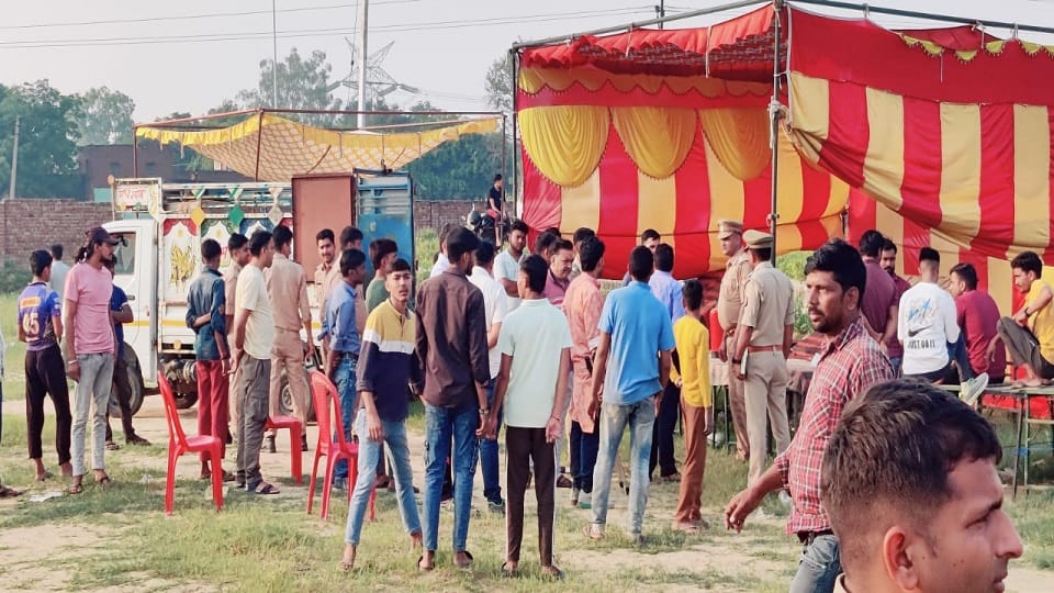 30 shops of firecrackers were set up on three licenses in Gonda