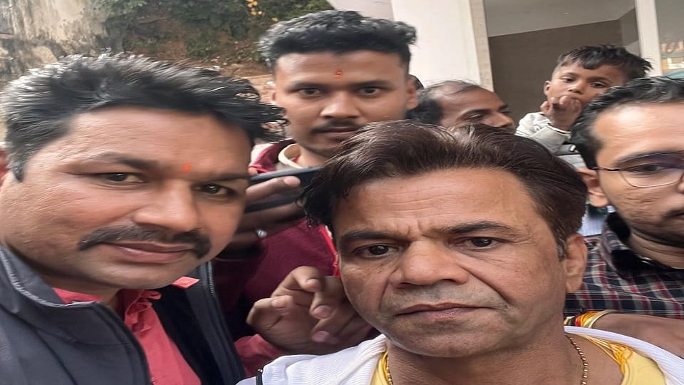 Nainital News: Actor Rajpal reached Kainchi Dham