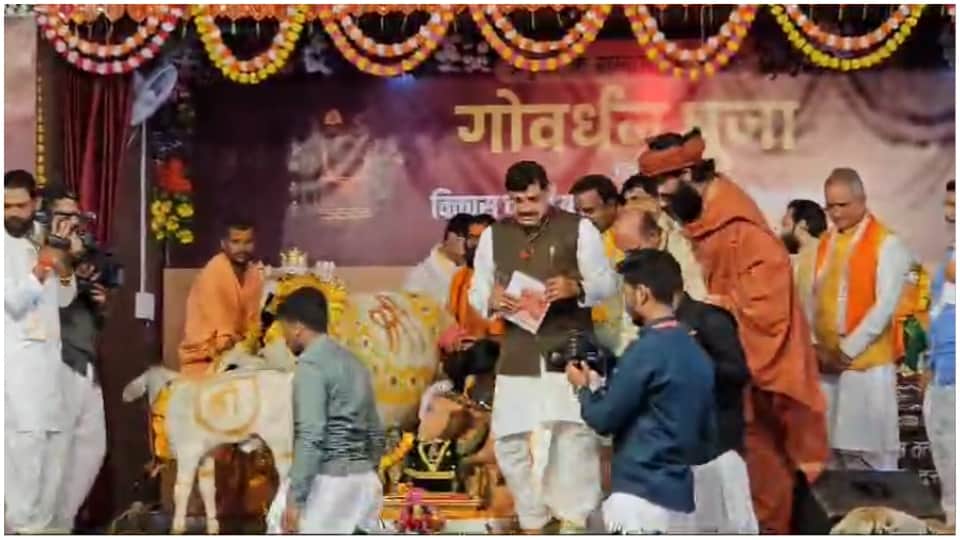 सीएम ने की गोवर्धन पूजा।