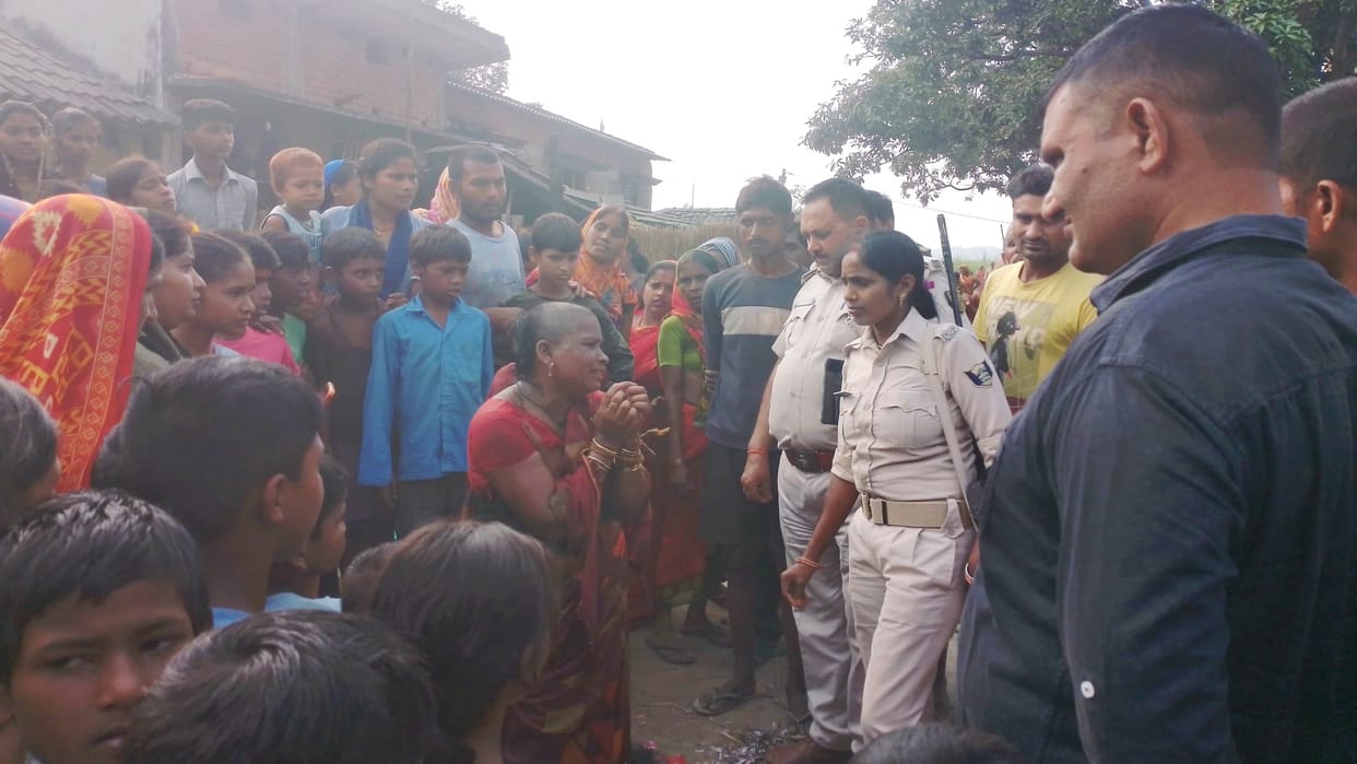 Bettiah News: Woman's head shaved and paraded on road on charges of theft, mob beat her up, video goes viral