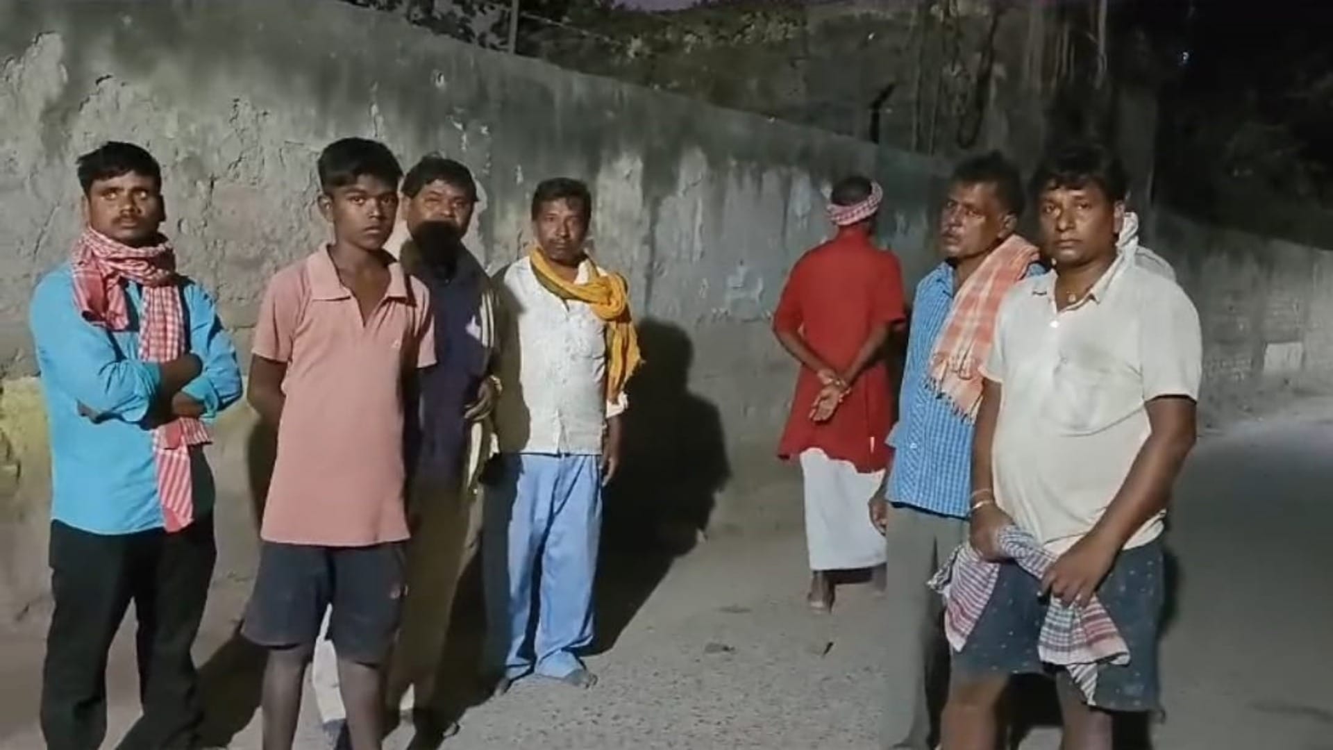 Bihar News: Three girls buried under debris due to soil collapse in Vaishali; one dead, two injured