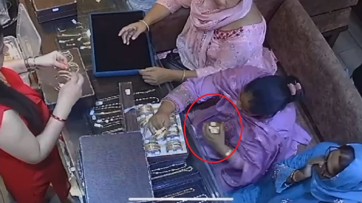 Grams of gold bracelets stolen from jeweler's showroom in Sonipat, three accused women recorded in CCTV