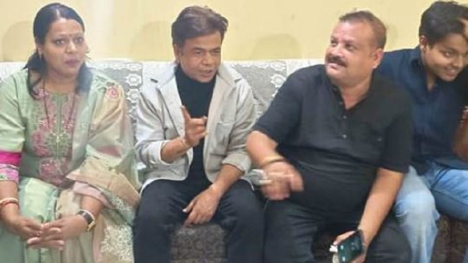 Film actor Rajpal Yadav reached the residence of a businessman in Palia
