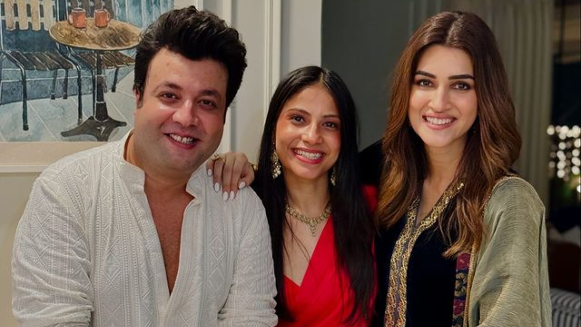 Do Patti actress Kriti Sanon shared pictures from Diwali celebration along with rumored boyfriend Kabir Bahia