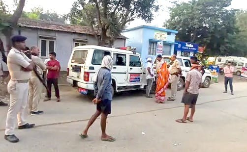 Lakhisarai News: Dairy vehicle crushed mother and son; woman died, young man seriously injured