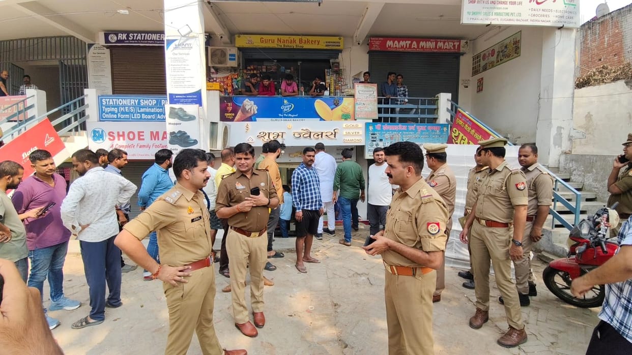Theft in jweller's shop in Indira Nagar Lucknow.