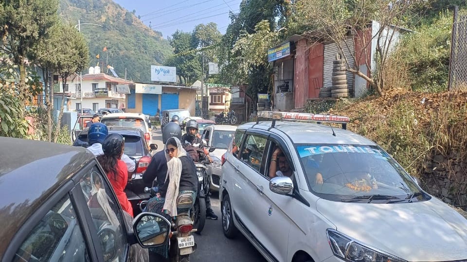 Tourists stuck in traffic jam from Mehragaon to Kainchi Dham