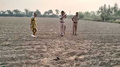 Rohtak: भिवानी रेलवे ट्रैक पर हत्या कर फेंका युवक का शव, सिर में पत्थर मारकर व गला घोंटकर मौत के घाट उतारा Dead body of youth thrown on railway track Rohtak Bhiwani, killed by hitting head with stone and strangling