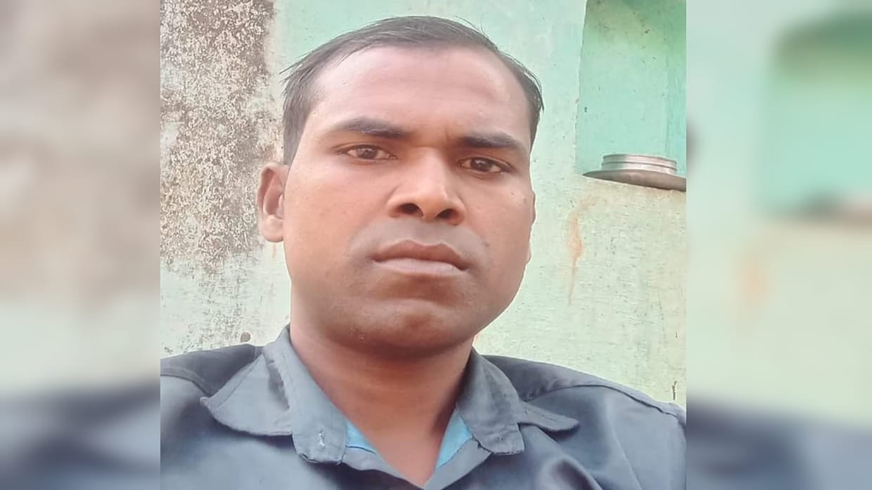 Dead body of a youth found hanging under suspicious circumstances