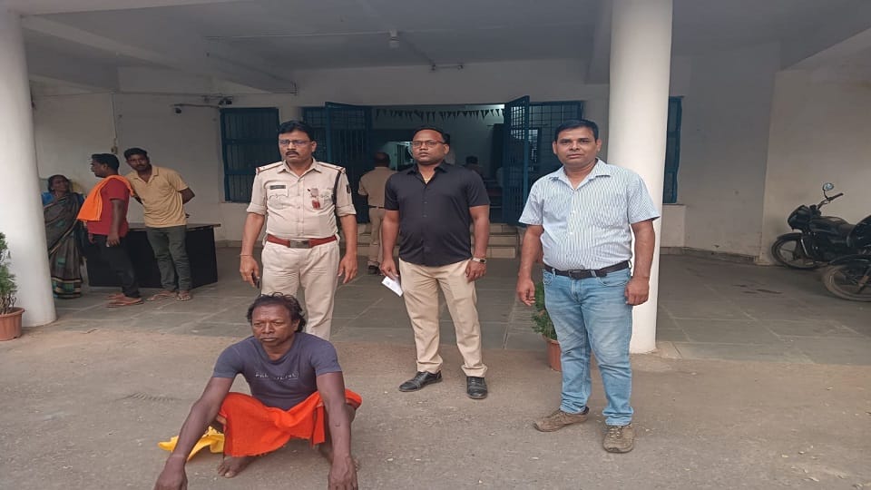 woman sitting outside her house was taken to street and Harassment in Raigarh