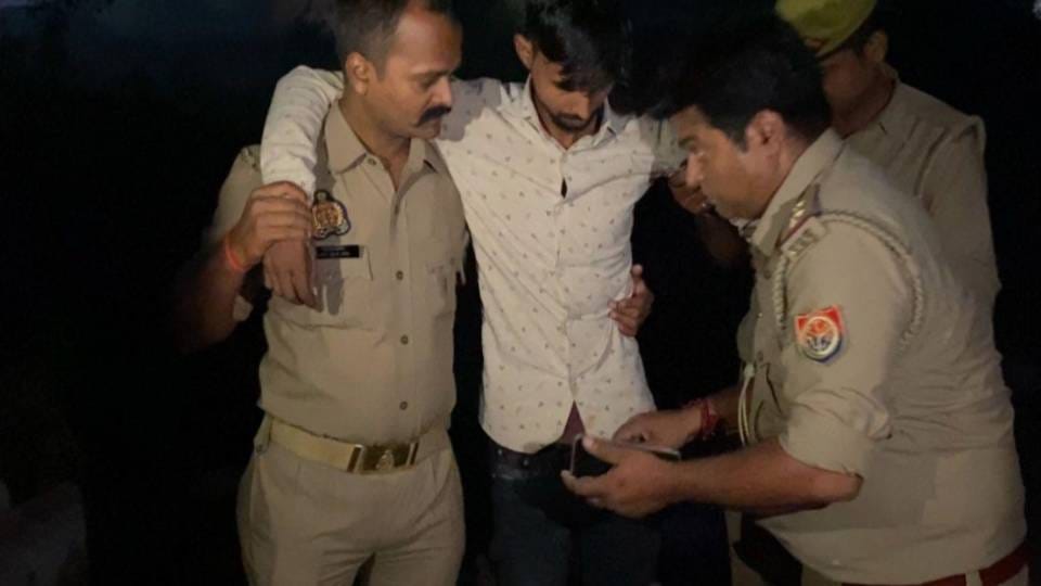 encounter took place between police and criminals in Lucknow one of them got injured and three caught