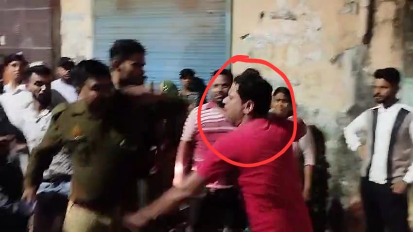 Clash over money in Saharanpur, cop beaten by mob