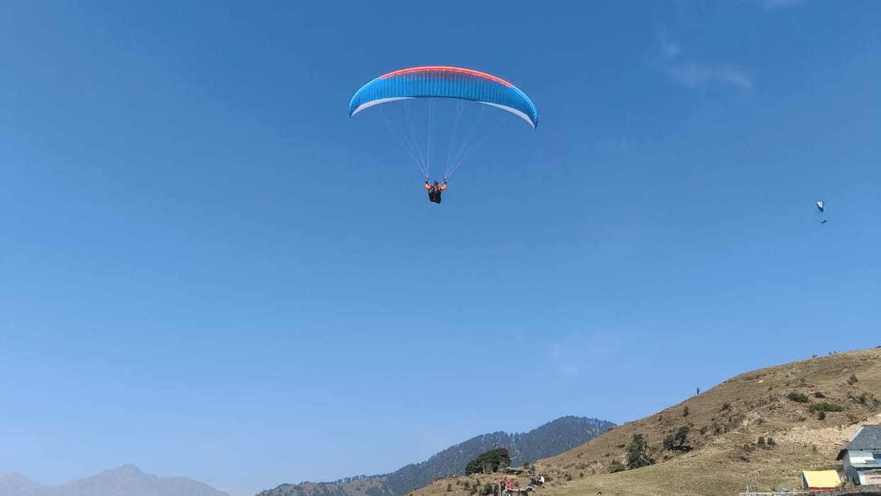 Poland's free flyer pilot Adi Himani stranded in Chamunda hills