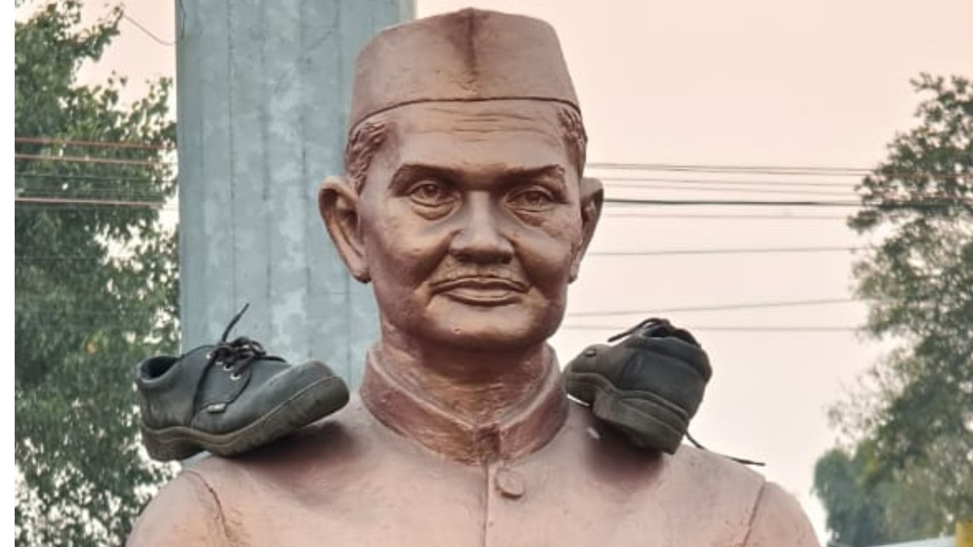 MP News: Uproar over placing shoes on Lal Bahadur Shastri's statue, Congress demands strict action, accused ar