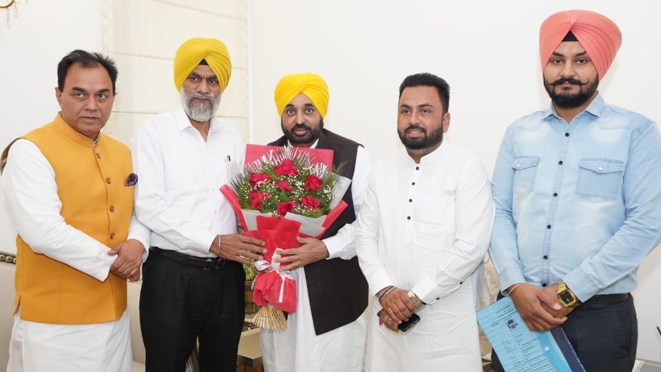 Congress suffers setback before Chabbewal by-election constituency in-charge joins Aam Aadmi Party