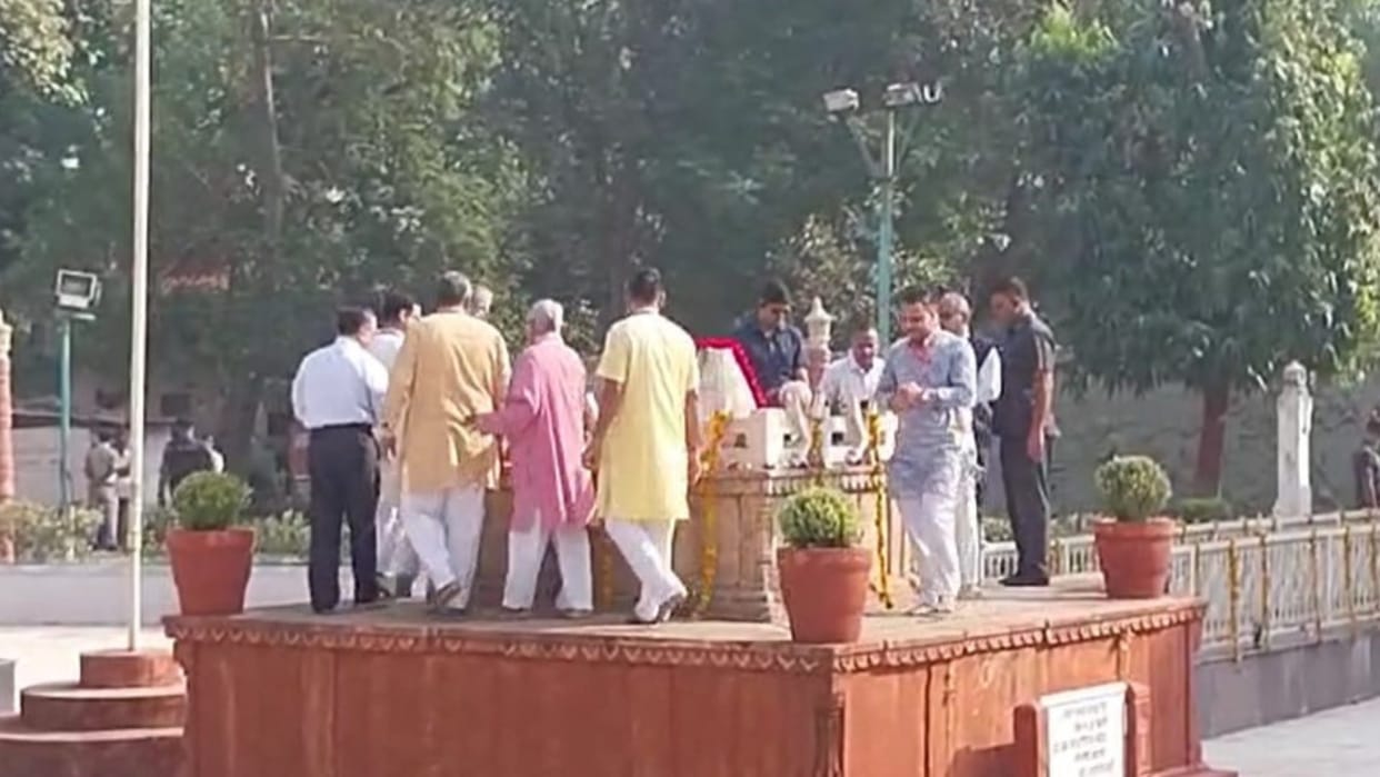 RSS chief Mohan Bhagwat reached the tomb of Rani Lakshmibai