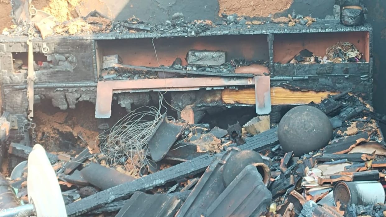 household burnt down farmer family was inconsolable caused by short circuit people arrived after seeing flames