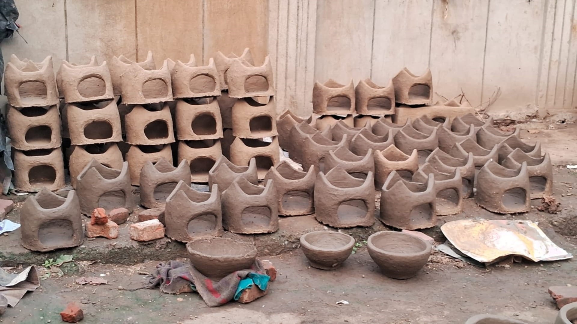 Bihar News: An example of communal unity in Chhath Mahaparva, Muslim women are making earthen stoves in Saran