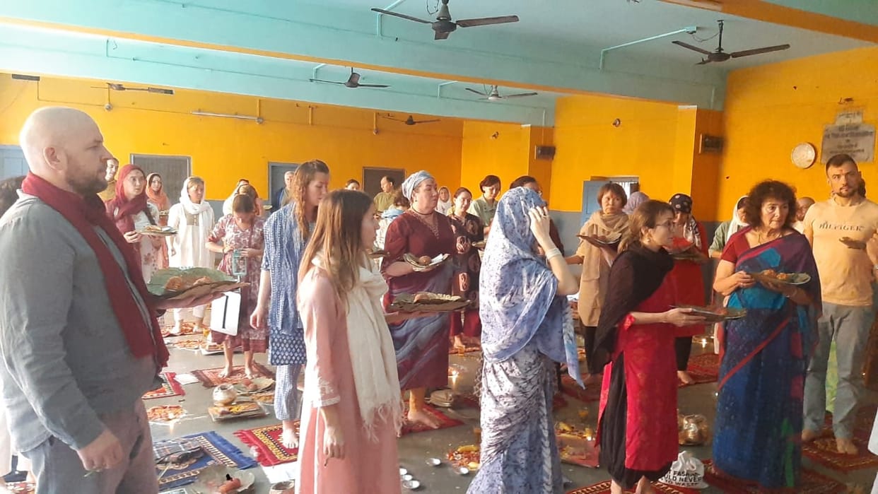 Bihar: Foreigners arrived in Gaya to provide salvation to their ancestors, performed Pinda Daan, Falgu