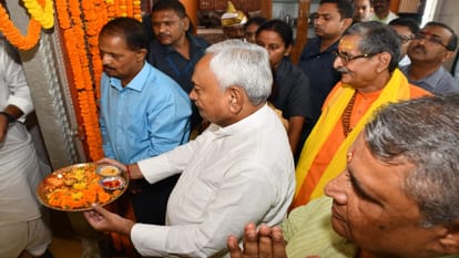 Bihar: CM Nitish Kumar worshiped Lord Chitragupta in the temples of Patna; Best wishes for the people of state