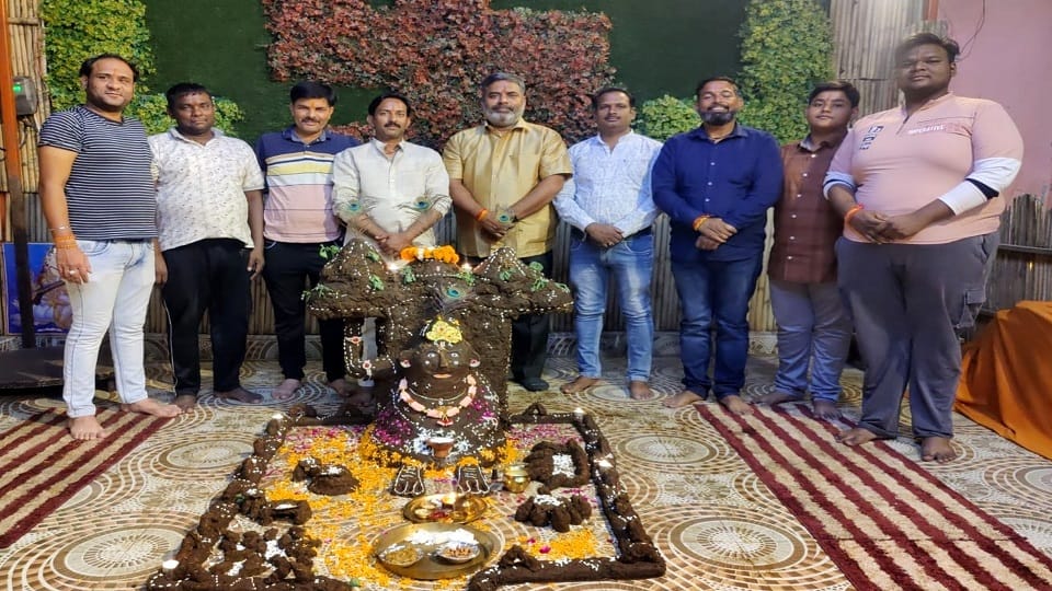 Govardhan Puja Rituals After Govardhan Puja, Don’t Throw Away the Cow Dung in hindi