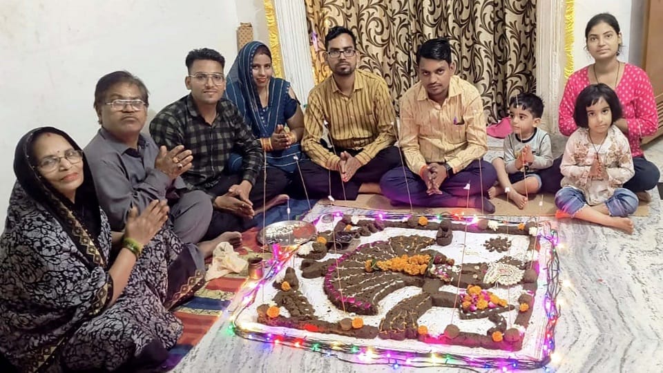 Govardhan Puja Rituals After Govardhan Puja, Don’t Throw Away the Cow Dung in hindi
